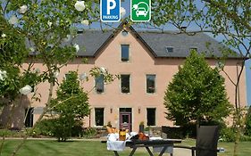 HÔTEL LA FERME DE BOURRAN - RODEZ - parking privé avec bornes pour voitures électriques